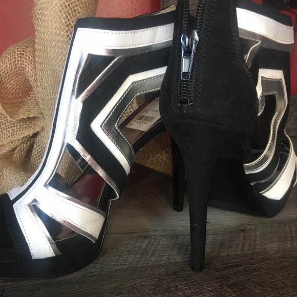 Heels - Picture 3 of 3